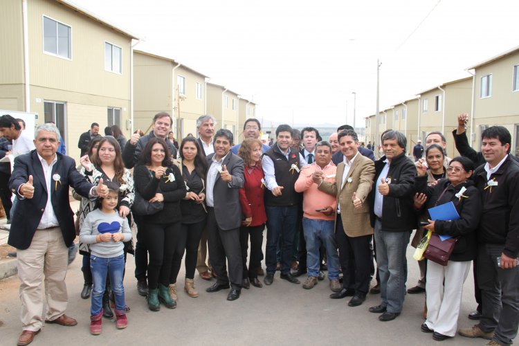 INAUGURAN LOTEO HABITACIONAL QUE ERRADICA TRES CAMPAMENTOS DE OVALLE