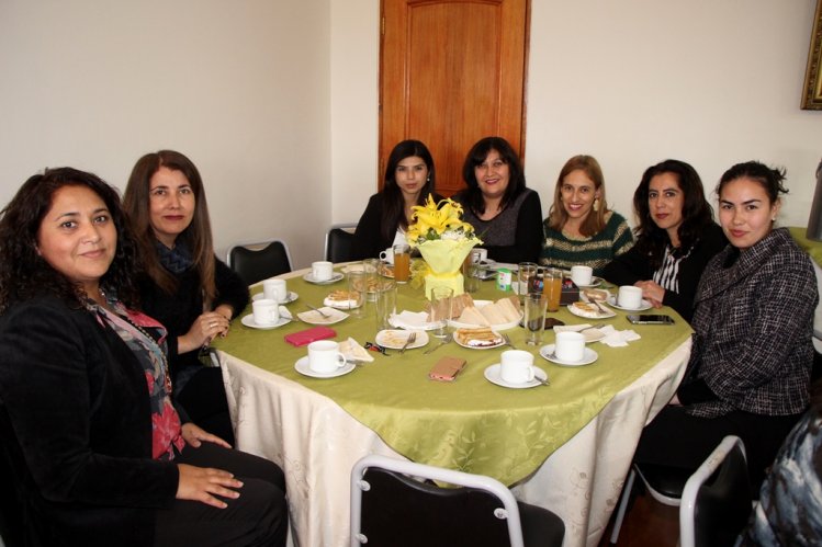 INTENDENTE CLAUDIO IBÁÑEZ CELEBRA JUNTO A FUNCIONARIAS PÚBLICAS POR EL DÍA DE LA MADRE