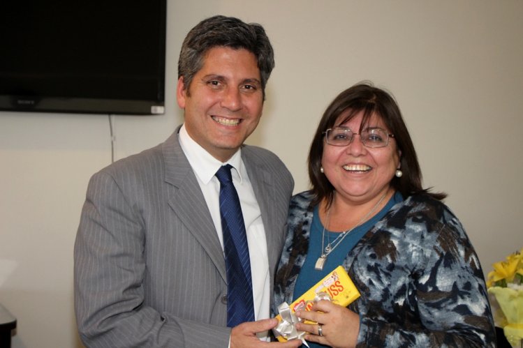 INTENDENTE CLAUDIO IBÁÑEZ CELEBRA JUNTO A FUNCIONARIAS PÚBLICAS POR EL DÍA DE LA MADRE