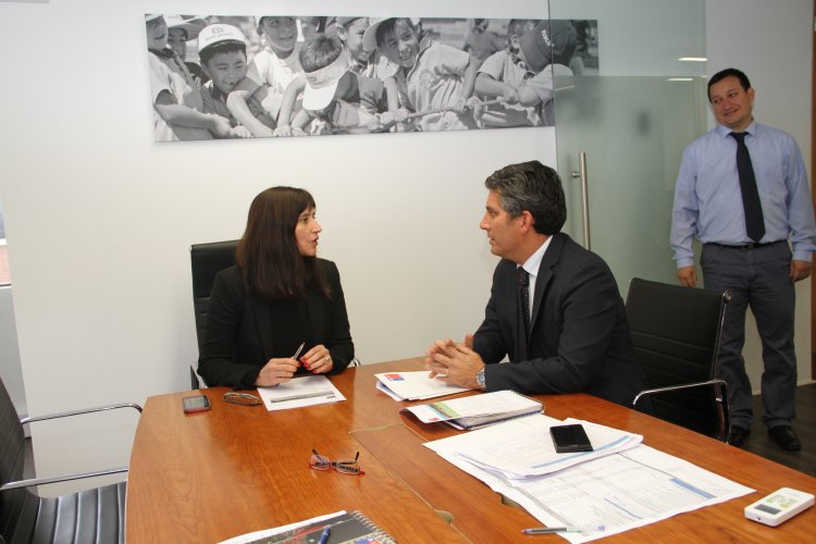 INTENDENTE IBÁÑEZ ABORDA PROYECTOS DEPORTIVOS JUNTO A MINISTRA NATALIA RIFFO