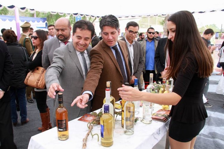 GOBIERNO DESTACA TRABAJO EN CONJUNTO CON PISQUEROS PARA FORTALECER PROYECCIÓN COMERCIAL