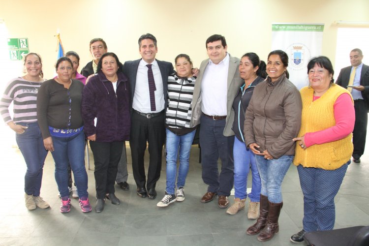 MÁS DE 80 MUJERES RENUEVAN CONTRATO DEL PROGRAMA PRO EMPLEO EN LA HIGUERA