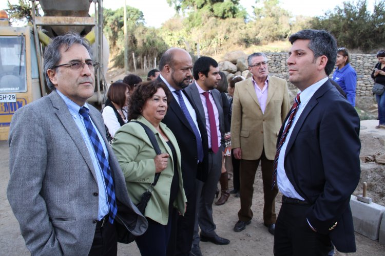 INICIAN OBRAS PARA HABILITAR NUEVA VÍA DE INGRESO AL CENTRO DE ILLAPEL