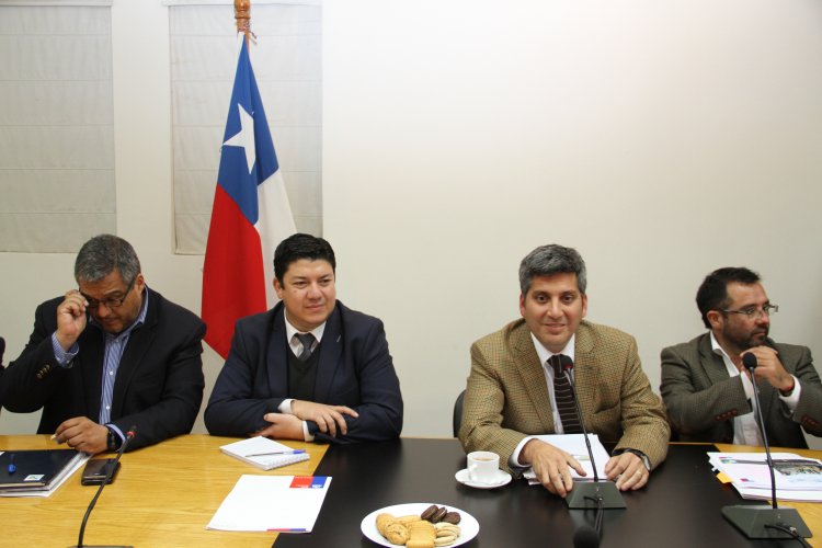 INTENDENTE IBÁÑEZ Y ALCALDES REALIZAN BALANCE Y DEFINEN NUEVAS ACCIONES POR EMERGENCIA Y TERREMOTO