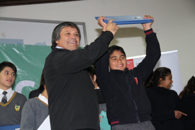 PROGRAMA “ME CONECTO PARA APRENDER” ENTREGA MÁS DE 900 COMPUTADORES A ESTUDIANTES DE OVALLE