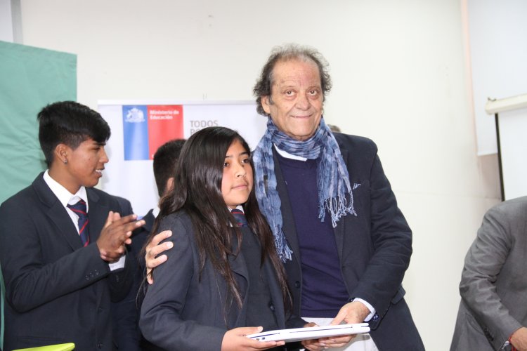 PROGRAMA “ME CONECTO PARA APRENDER” ENTREGA MÁS DE 900 COMPUTADORES A ESTUDIANTES DE OVALLE