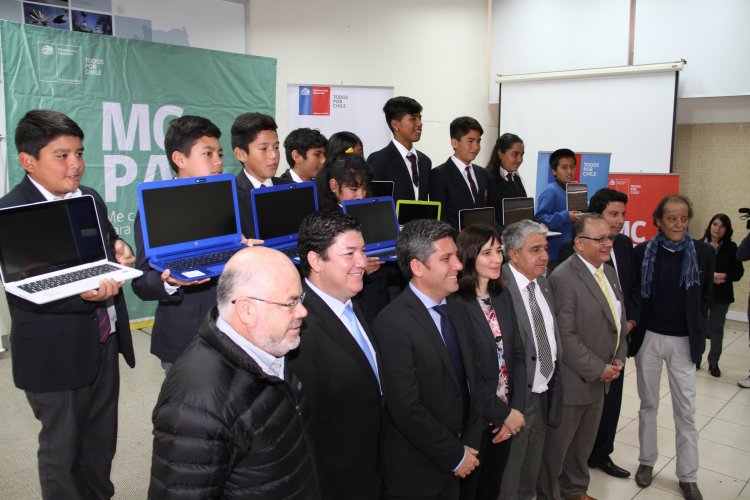 PROGRAMA “ME CONECTO PARA APRENDER” ENTREGA MÁS DE 900 COMPUTADORES A ESTUDIANTES DE OVALLE