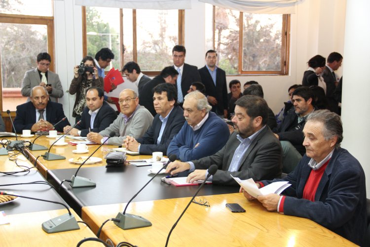 INTENDENTE IBÁÑEZ Y ALCALDES REALIZAN BALANCE Y DEFINEN NUEVAS ACCIONES POR EMERGENCIA Y TERREMOTO