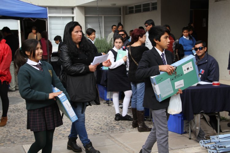 PROGRAMA “ME CONECTO PARA APRENDER” ENTREGA MÁS DE 900 COMPUTADORES A ESTUDIANTES DE OVALLE