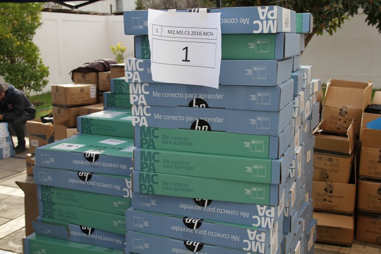 PROGRAMA “ME CONECTO PARA APRENDER” ENTREGA MÁS DE 900 COMPUTADORES A ESTUDIANTES DE OVALLE