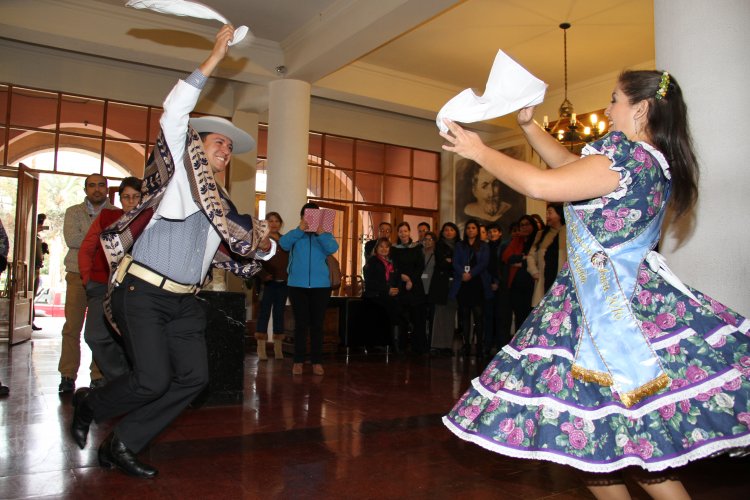 JOVEN PAREJA DE LA SERENA REPRESENTARÁ A LA REGIÓN EN CAMPEONATO NACIONAL DE CUECA