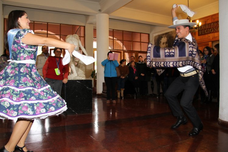 JOVEN PAREJA DE LA SERENA REPRESENTARÁ A LA REGIÓN EN CAMPEONATO NACIONAL DE CUECA