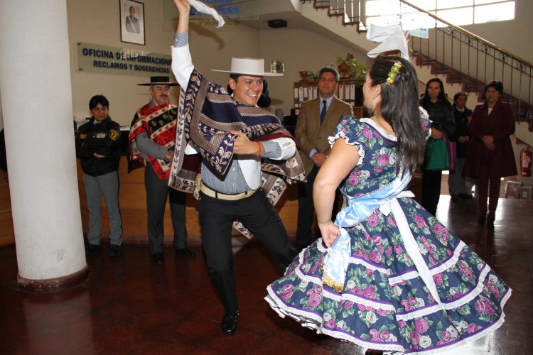 JOVEN PAREJA DE LA SERENA REPRESENTARÁ A LA REGIÓN EN CAMPEONATO NACIONAL DE CUECA