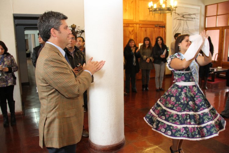 JOVEN PAREJA DE LA SERENA REPRESENTARÁ A LA REGIÓN EN CAMPEONATO NACIONAL DE CUECA