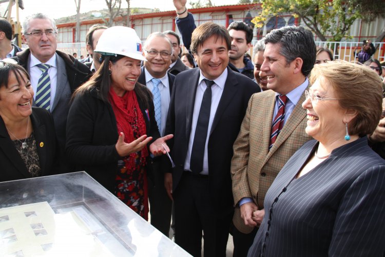 PRESIDENTA BACHELET DESTACA AVANCE DE OBRAS DEL GOBIERNO REGIONAL EN GIRA POR CANELA