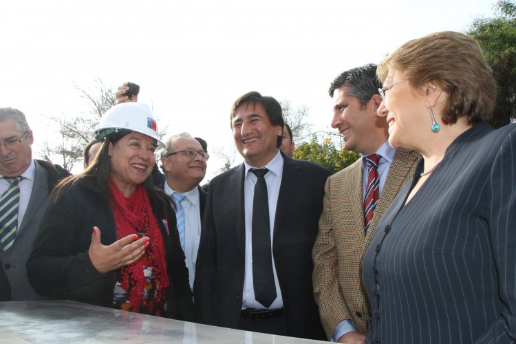 PRESIDENTA BACHELET DESTACA AVANCE DE OBRAS DEL GOBIERNO REGIONAL EN GIRA POR CANELA