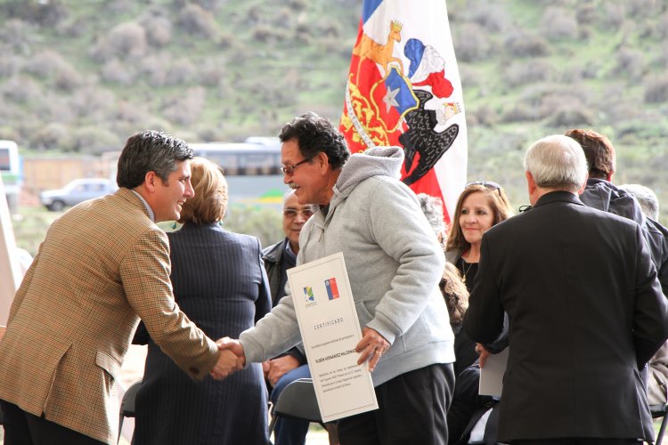 GOBIERNO ENTREGA RECURSOS PARA FORTALECER LA ACTIVIDAD PRODUCTIVA DE PEQUEÑOS MINEROS Y PIRQUINEROS