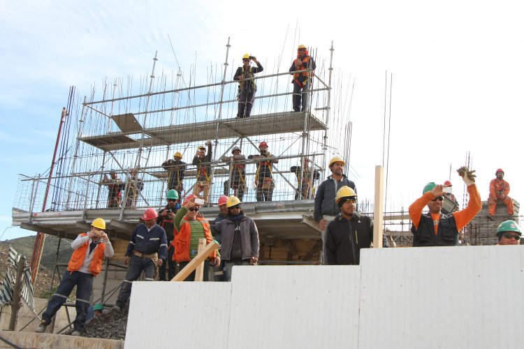 PRESIDENTA BACHELET DESTACA AVANCE DE OBRAS DEL GOBIERNO REGIONAL EN GIRA POR CANELA