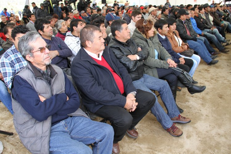 GOBIERNO ENTREGA RECURSOS PARA FORTALECER LA ACTIVIDAD PRODUCTIVA DE PEQUEÑOS MINEROS Y PIRQUINEROS