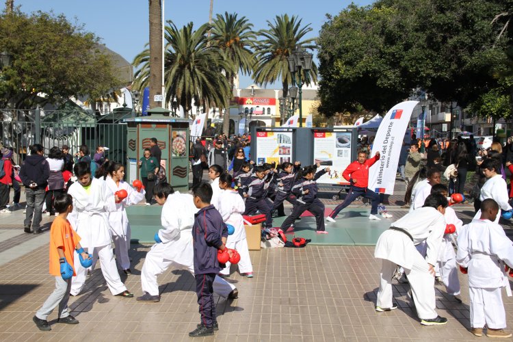 CIENTOS DE NIÑOS Y ADOLESCENTES DE COQUIMBO LE DICEN “NO AL TRABAJO INFANTIL”