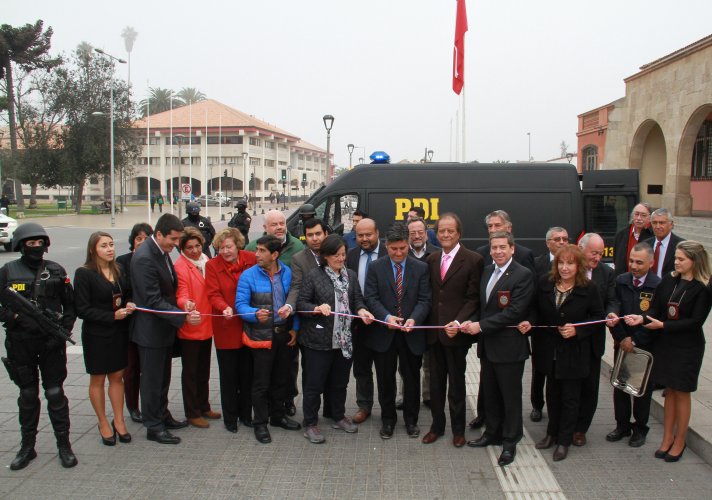 GOBIERNO REGIONAL HACE ENTREGA DE MODERNO VEHÍCULO PARA EL GRUPO DE OPERACIONES ESPECIALES DE LA PDI