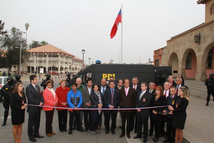 GOBIERNO REGIONAL HACE ENTREGA DE MODERNO VEHÍCULO PARA EL GRUPO DE OPERACIONES ESPECIALES DE LA PDI