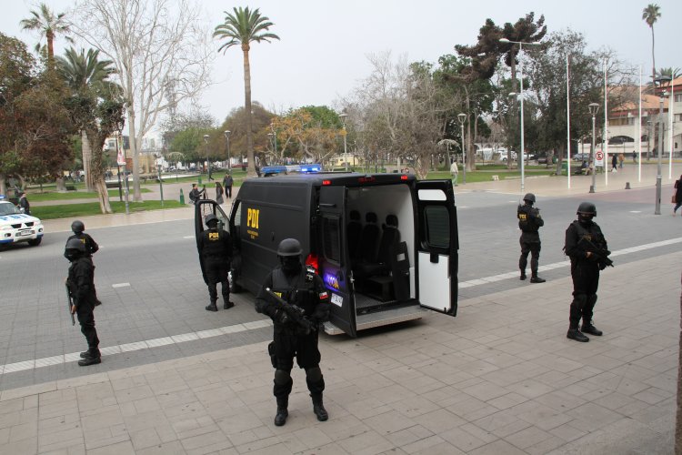 GOBIERNO REGIONAL HACE ENTREGA DE MODERNO VEHÍCULO PARA EL GRUPO DE OPERACIONES ESPECIALES DE LA PDI