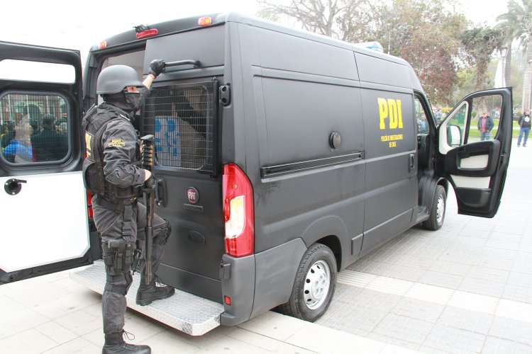 GOBIERNO REGIONAL HACE ENTREGA DE MODERNO VEHÍCULO PARA EL GRUPO DE OPERACIONES ESPECIALES DE LA PDI