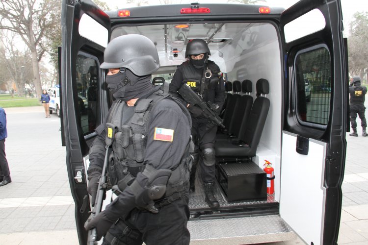 GOBIERNO REGIONAL HACE ENTREGA DE MODERNO VEHÍCULO PARA EL GRUPO DE OPERACIONES ESPECIALES DE LA PDI