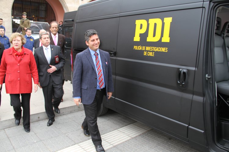 GOBIERNO REGIONAL HACE ENTREGA DE MODERNO VEHÍCULO PARA EL GRUPO DE OPERACIONES ESPECIALES DE LA PDI