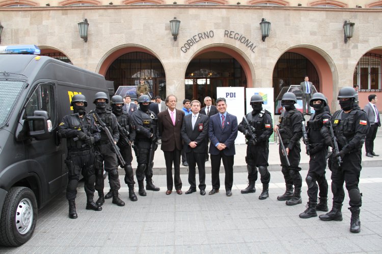 GOBIERNO REGIONAL HACE ENTREGA DE MODERNO VEHÍCULO PARA EL GRUPO DE OPERACIONES ESPECIALES DE LA PDI