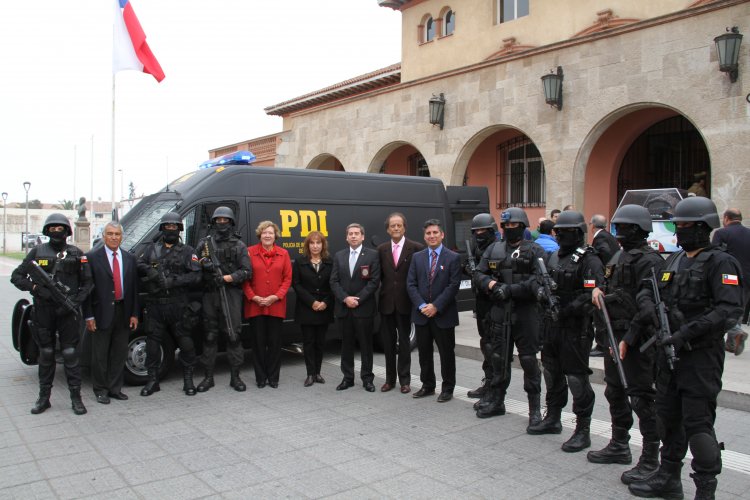 GOBIERNO REGIONAL HACE ENTREGA DE MODERNO VEHÍCULO PARA EL GRUPO DE OPERACIONES ESPECIALES DE LA PDI