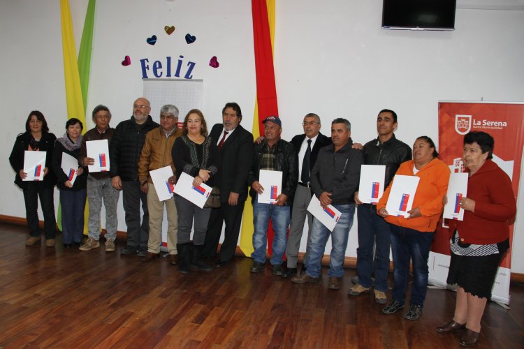 MÁS DE 70 FAMILIAS DE LA SERENA SE CONVIRTIERON EN DUEÑOS LEGALES DE SUS TERRENOS