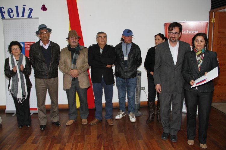 MÁS DE 70 FAMILIAS DE LA SERENA SE CONVIRTIERON EN DUEÑOS LEGALES DE SUS TERRENOS