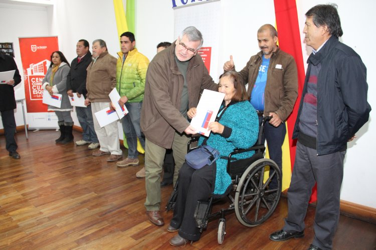 MÁS DE 70 FAMILIAS DE LA SERENA SE CONVIRTIERON EN DUEÑOS LEGALES DE SUS TERRENOS