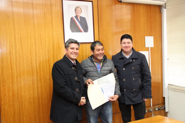 GOBIERNO ENTREGA DONACIÓN PRIVADA PARA PESCADORES ARTESANALES AFECTADOS POR TSUNAMI