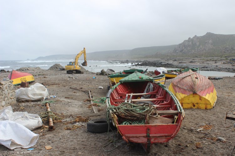 GOBIERNO ENTREGA DONACIÓN PRIVADA PARA PESCADORES ARTESANALES AFECTADOS POR TSUNAMI