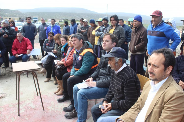 GOBIERNO ENTREGA DONACIÓN PRIVADA PARA PESCADORES ARTESANALES AFECTADOS POR TSUNAMI