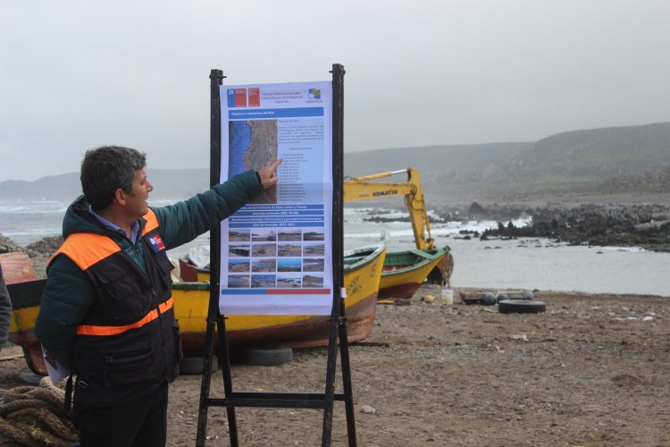 GOBIERNO ENTREGA DONACIÓN PRIVADA PARA PESCADORES ARTESANALES AFECTADOS POR TSUNAMI