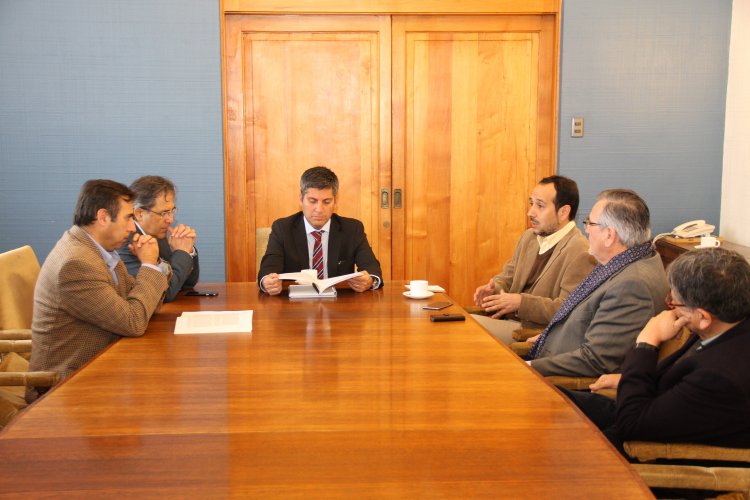 DIPUTADOS ENTREGAN INFORME OFICIAL AL INTENDENTE POR SERIAS DEFICIENCIAS DE LA EMPRESA DE AGUA POTABLE