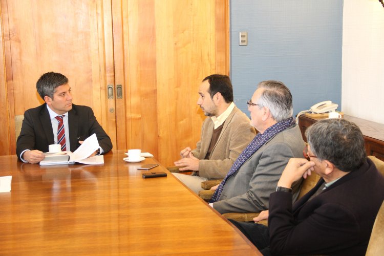 DIPUTADOS ENTREGAN INFORME OFICIAL AL INTENDENTE POR SERIAS DEFICIENCIAS DE LA EMPRESA DE AGUA POTABLE