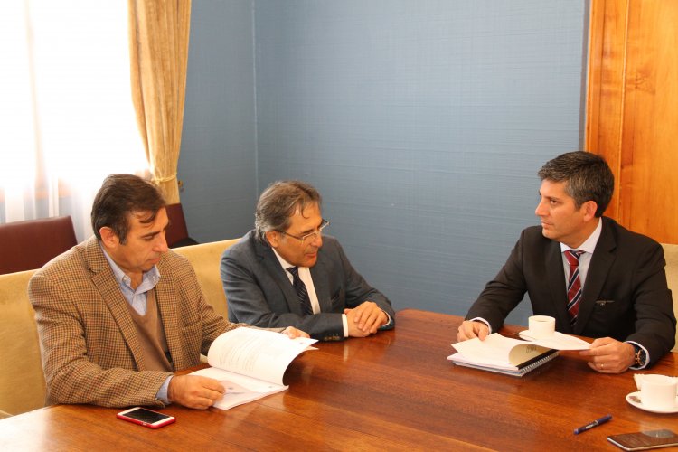 DIPUTADOS ENTREGAN INFORME OFICIAL AL INTENDENTE POR SERIAS DEFICIENCIAS DE LA EMPRESA DE AGUA POTABLE