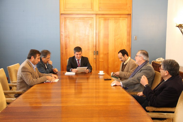 DIPUTADOS ENTREGAN INFORME OFICIAL AL INTENDENTE POR SERIAS DEFICIENCIAS DE LA EMPRESA DE AGUA POTABLE