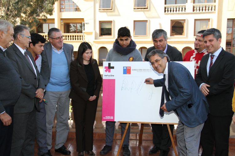 FIRMAN COMPROMISO TRANSVERSAL PARA PROTEGER LOS DERECHOS DE LAS MUJERES Y NIÑAS