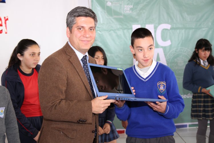 880 ESTUDIANTES DE COQUIMBO SE INTEGRAN AL MUNDO DIGITAL CON COMPUTADORES DE ÚLTIMA GENERACIÓN