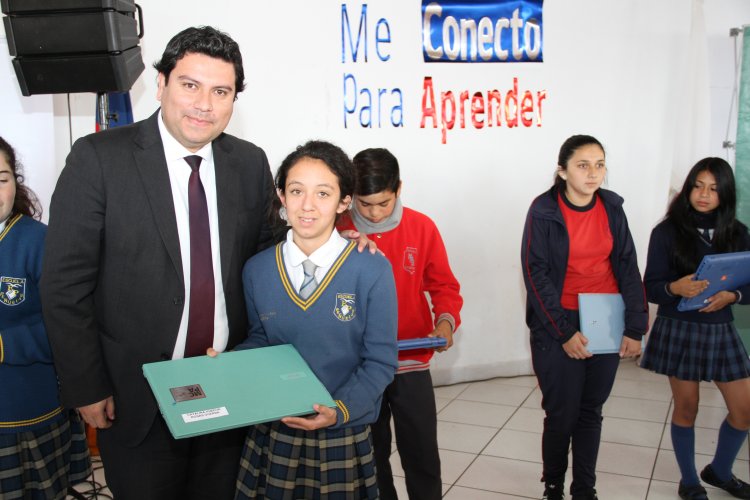 880 ESTUDIANTES DE COQUIMBO SE INTEGRAN AL MUNDO DIGITAL CON COMPUTADORES DE ÚLTIMA GENERACIÓN