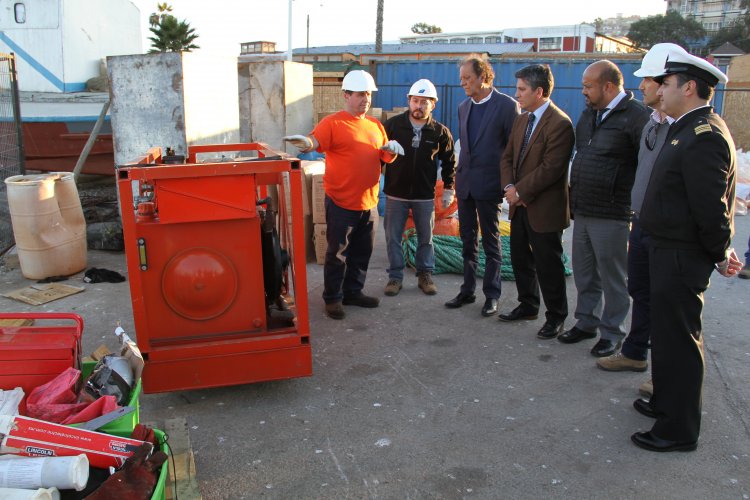 LLEGA EQUIPAMIENTO PARA DRENAJE DE RESTOS OLEOSOS DE BARCO DON HUMBERTO