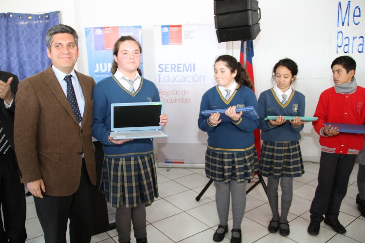 880 ESTUDIANTES DE COQUIMBO SE INTEGRAN AL MUNDO DIGITAL CON COMPUTADORES DE ÚLTIMA GENERACIÓN
