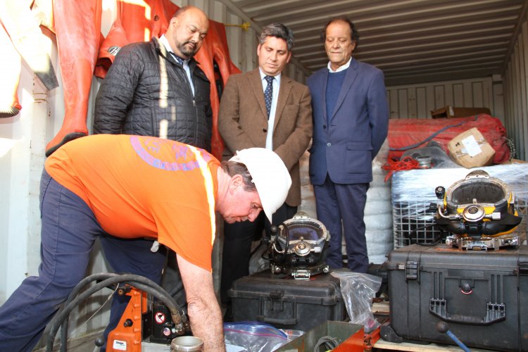 LLEGA EQUIPAMIENTO PARA DRENAJE DE RESTOS OLEOSOS DE BARCO DON HUMBERTO