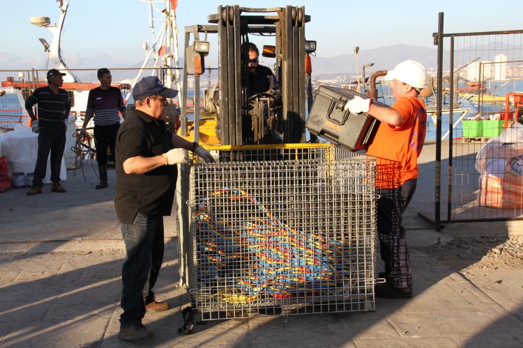 LLEGA EQUIPAMIENTO PARA DRENAJE DE RESTOS OLEOSOS DE BARCO DON HUMBERTO